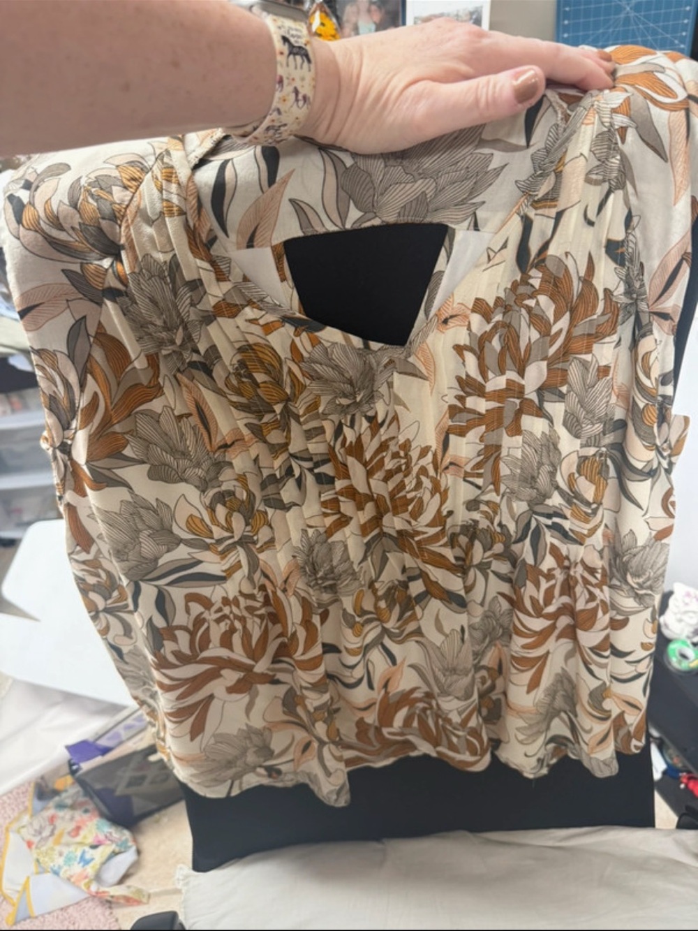 Floral Print V-Neck Women's Blouse in Cream and Brown